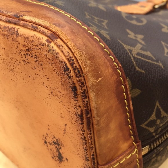 Louis Vuitton Alma Bag - Picture 5 of 8